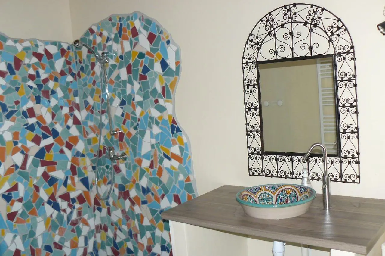 **  Au The A La Menthe Bed & Breakfast Romans-sur-Isere France